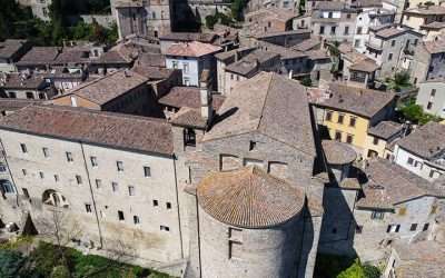 iltamtam.it / Rilievi con drone a Todi: due droni in volo sopra a Santa Prassede